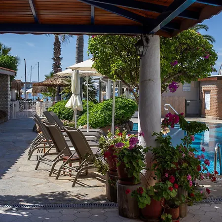 Uzhan Otel 2*