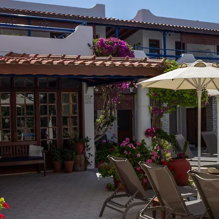 Uzhan Otel 2*