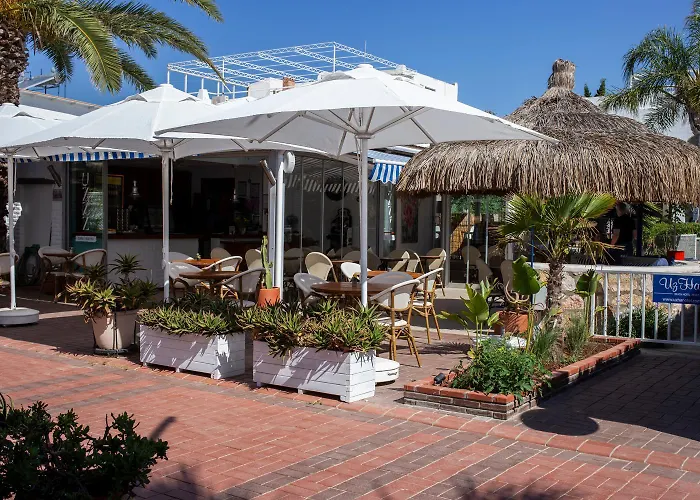 Ξενοδοχείο Uzhan 2*