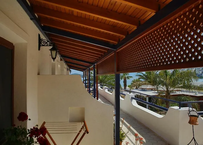 Ξενοδοχείο Uzhan 2*