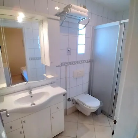 Uzhan Hotell